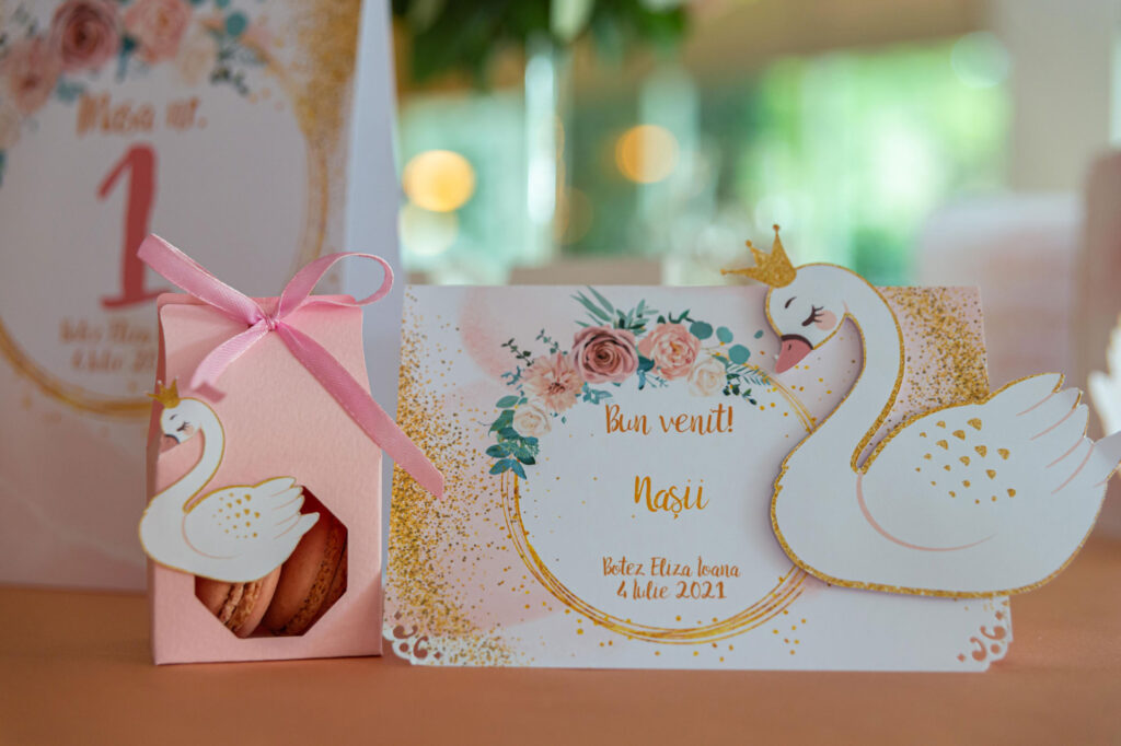 botez-fetita-lebede-decor-plic-de-bani
