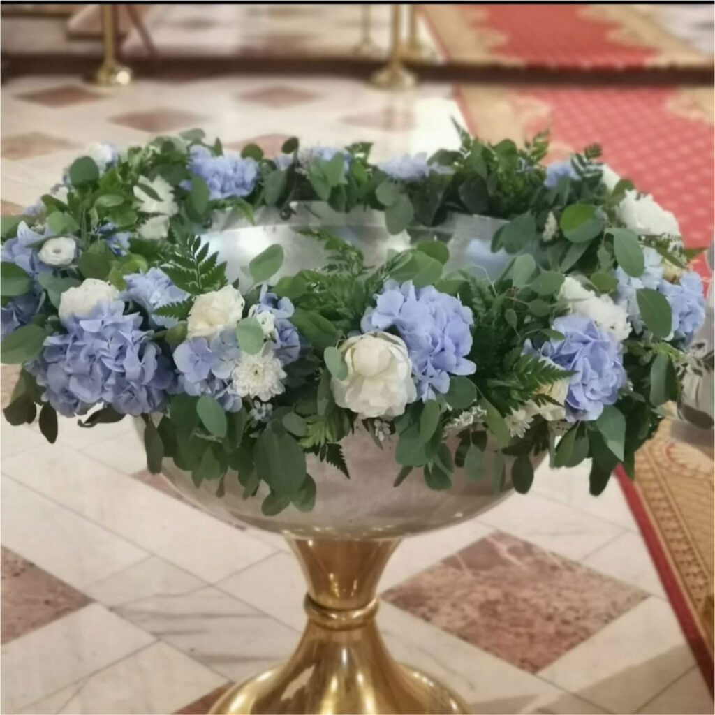 decor-cristelnita-botez-biserica-flori-naturale-flori-cristelnita
