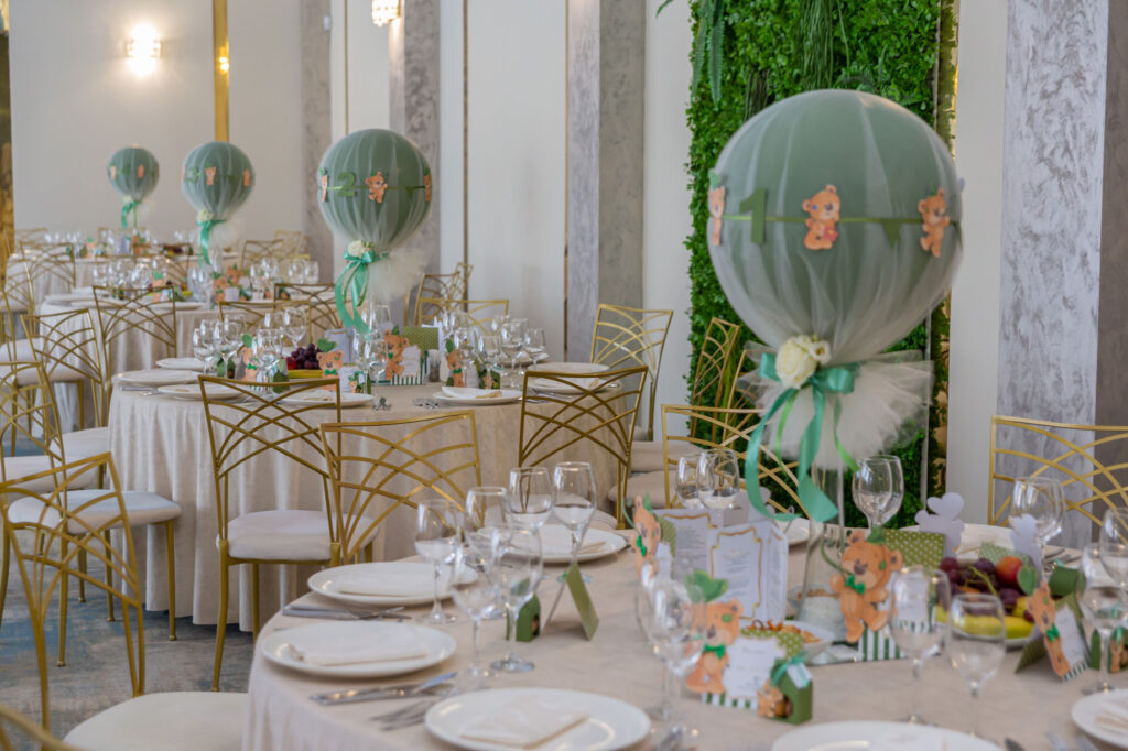 decoratiuni-botez-baloane-aranjamente-masa